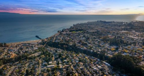 425 Riverview Ave, Capitola CA 95010-2757 exterior