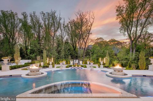 6431 Georgetown Pike, Mc Lean VA 22101-2212 exterior