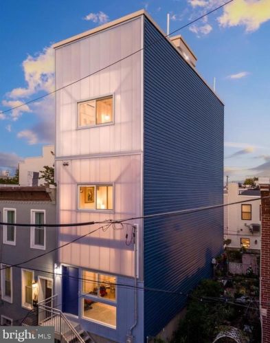 2028 Dorrance St, Philadelphia, PA 19145-2922