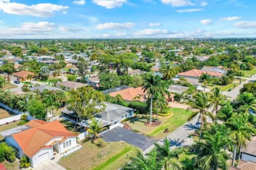 517 100 Ave, Naples FL 34108-2235 exterior