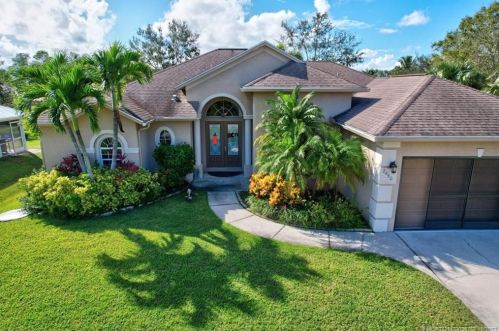 2450 Summit St, Fort Pierce, FL 34984-5067