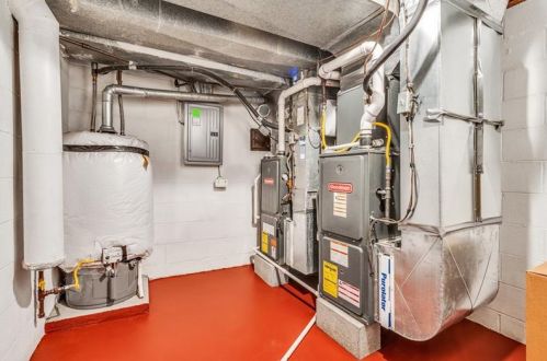 502 Main St, Pittsburgh PA 15220-5102 exterior