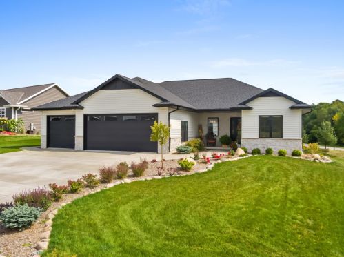 2511 Stoney Brook Ct, Manitowoc WI 54220-8640 exterior