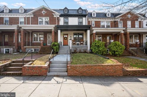 46 Hamilton St, Washington, DC 20011-6704