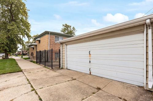 634 95th St, Chicago IL 60617-5053 exterior