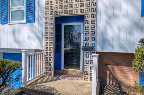 240 Lougeay Rd, Pittsburgh, PA 15235-3729