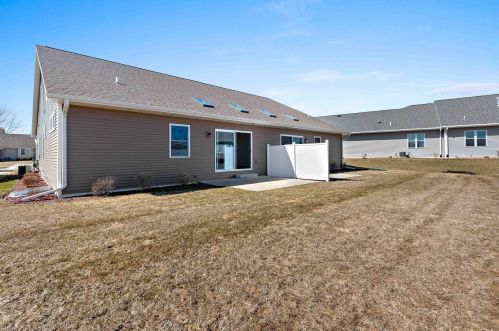 1919 Hidden Hollow Ln, Manitowoc WI 54220-7164 exterior