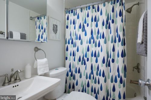 221 E St, Washington DC  20002-7700 exterior