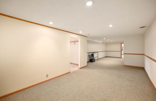 6855 Lk Dr, Milwaukee WI 53217-3622 exterior