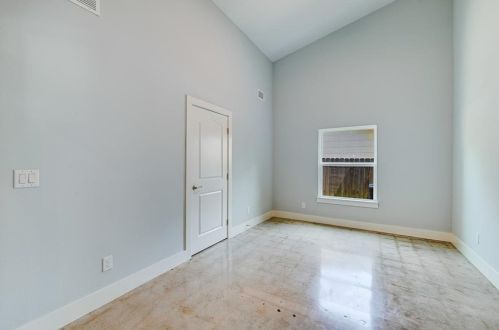 8208 Burrell Dr, Austin TX 78757-8339 exterior