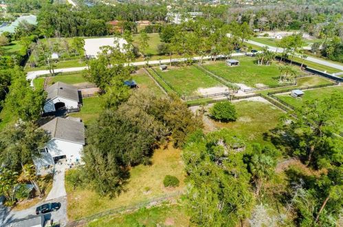 661 Logan Blvd, Naples FL 34119-1423 exterior