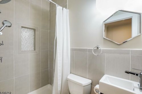 30 Mount Pleasant Pkwy, Livingston NJ  07039-2821 exterior