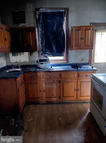 3739 9 St, Philadelphia PA 19140-3120 exterior