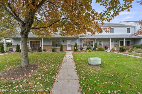 93 Aspen Dr, New Brunswick NJ  08902-1053 exterior