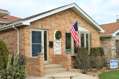 5852 64th St, Chicago, IL 60638-5402