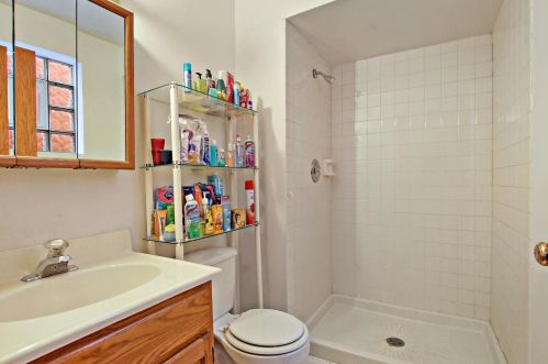 6601 Cornelia Ave, Chicago IL 60618-6035 exterior