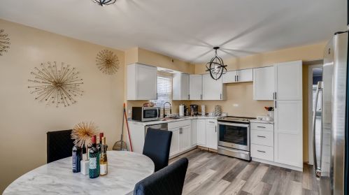 9300 Avers Ave, Chicago IL 60625-6304 exterior