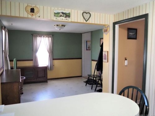 94 Hawthorne St, Manchester CT 06042-3021 exterior