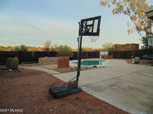 10600 Breckinridge Dr, Tucson AZ 85730-5018 exterior