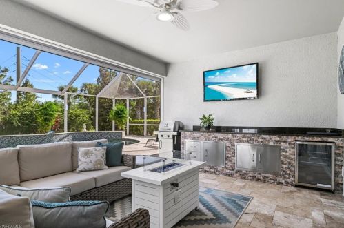 8510 Karina Ct, Naples FL 34114-2752 exterior