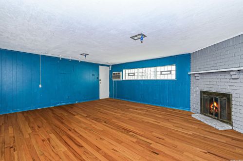 50 Great East Neck Rd, Babylon NY 11704-7631 exterior