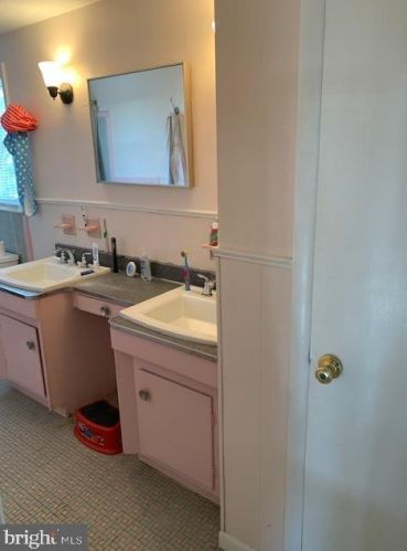 427 Springfield Ave, Camden NJ 08110-2848 exterior