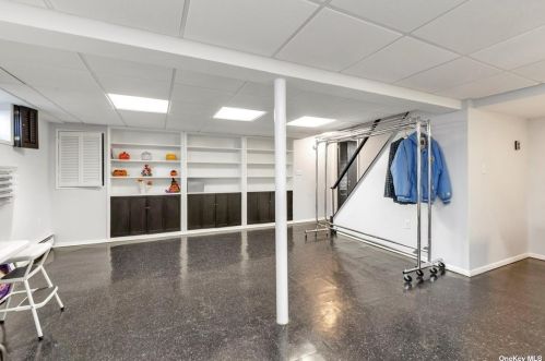 93 Fenimore St, Valley Stream NY 11580-3408 exterior