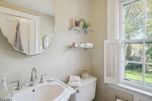 13 Cres, Maplewood NJ 07040-2708 exterior