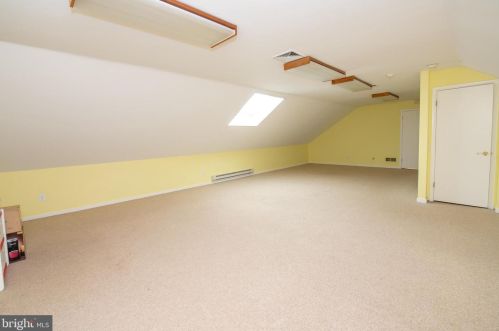 699 Longview Dr, Huntingdon Valley PA 19006-2219 exterior