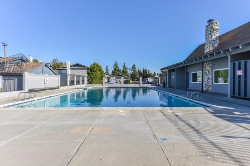 1407 Sycamore Ave, Tustin CA 92780-6279 exterior