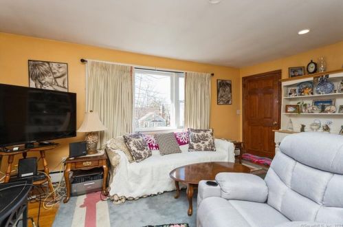 8 Sention Ave, Norwalk CT 06850-3207 exterior