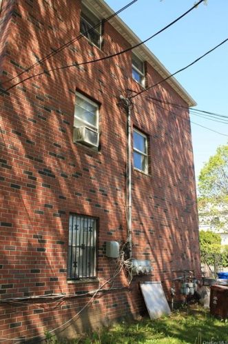 1992 Givan Ave, Bronx NY  10469-2645 exterior