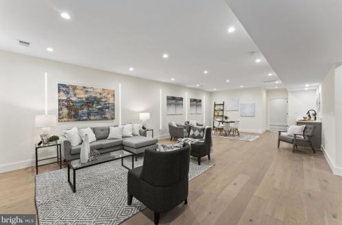 1327 Mayflower Dr, Mc Lean VA 22101-3405 exterior