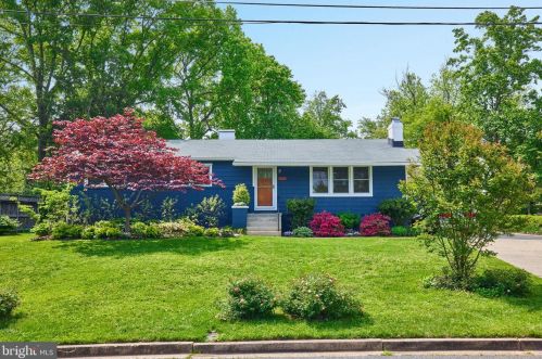 7903 Bayberry Dr, Alexandria, VA 22306-3214