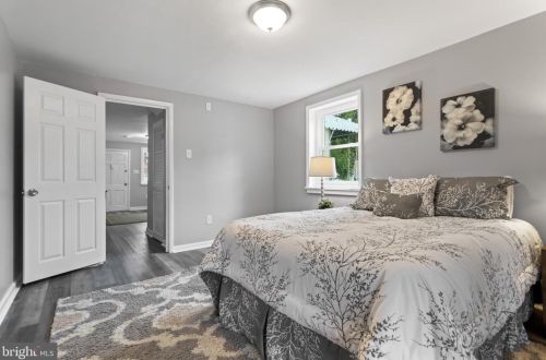 200 Londonderry Ln, Darby PA 19023-2323 exterior