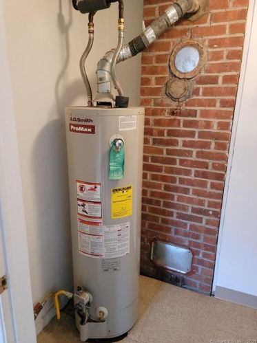 27 Mclaughlin Ter, Derby CT 06418-2126 exterior