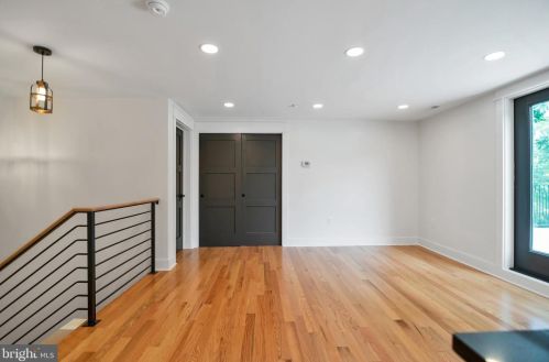 102 Ritchie Ave, Silver Spring MD  20910-5112 exterior