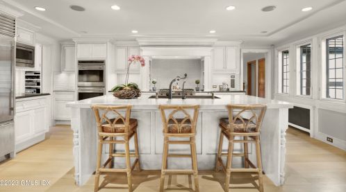 528 Field Point Rd, Greenwich CT 06830-6446 exterior