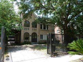 1633 Castle Ct, Houston TX  77006-5707 exterior