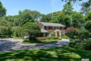 12 Janes Ln, Hunt, NY 11743-1715