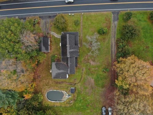 1075 Poquonock Ave, Windsor CT 06095-1234 exterior