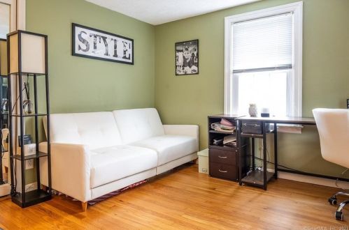 11 Hathaway Ave, Enfield CT 06082-4308 exterior