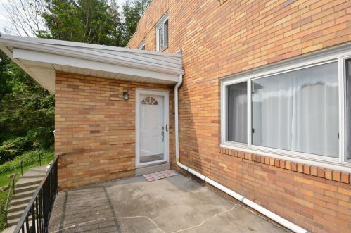 194 Morrison Dr, Pittsburgh PA  15216-1132 exterior