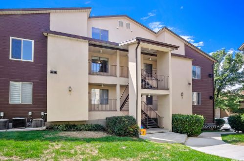 9229 Jefferson Cv, Sandy UT 84070-6691 exterior