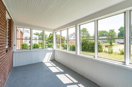 6 Summer St, Enfield CT 06082-2951 exterior