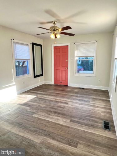 33 Spruce St, Camden, NJ 08109-5013