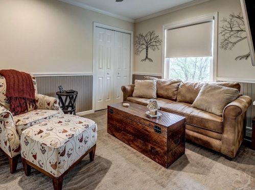 57 Brimstone Hl Rd, Middletown NY 10941-3349 exterior