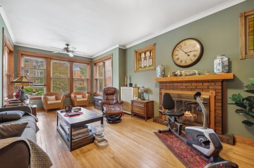 2612 Agatite Ave, Chicago IL 60625-7076 exterior