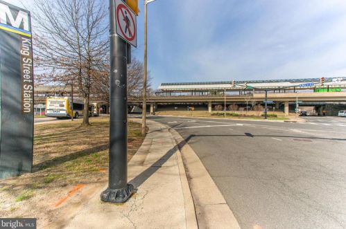 1801 Commonwealth Ave, Alexandria VA 22301-1403 exterior