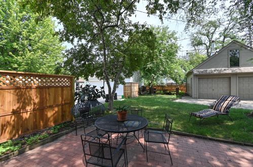 5040 Shoreland Ave, Milwaukee WI  53217-5539 exterior